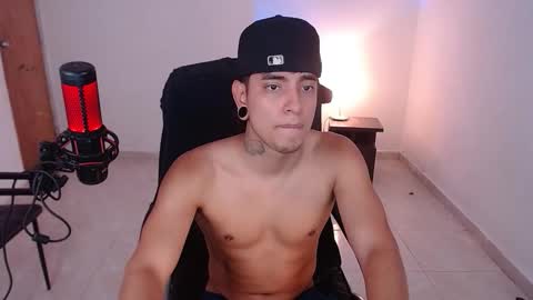 Snapshot of saenz_hotx chatting on 10-06-25, 10:40 saenz_hotx online show from 10-06-25, 10:40
