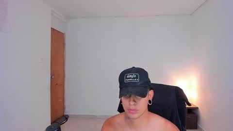 Snapshot of saenz_hotx chatting on 10-16-25, 11:06 saenz_hotx online show from 10-16-25, 11:06
