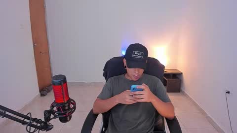 Snapshot of saenz_hotx chatting on 10-20-25, 07:03 saenz_hotx online show from 10-20-25, 07:03