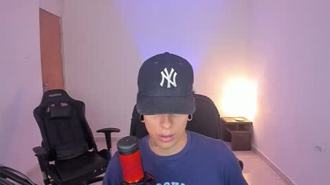 Snapshot of saenz_hotx chatting on 11-25-25, 11:38 saenz_hotx online show from 11-25-25, 11:38