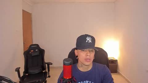 Snapshot of saenz_hotx chatting on 11-26-25, 11:06 saenz_hotx online show from 11-26-25, 11:06