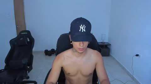 Snapshot of saenz_hotx chatting on 12-16-25, 05:07 saenz_hotx online show from 12-16-25, 05:07