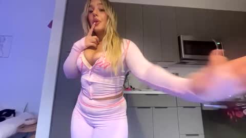 Snapshot of sageblue5683 chatting on 11-08-25, 03:50 Shaina Blue online show from 11-08-25, 03:50