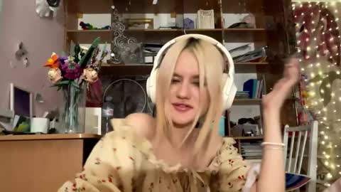 Snapshot of sagerosenblatt chatting on 12-13-25, 07:53 Melisa online show from 12-13-25, 07:53