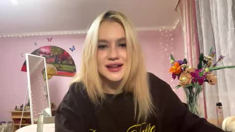 Snapshot of sagerosenblatt chatting on 12-14-25, 02:11 Melisa online show from 12-14-25, 02:11