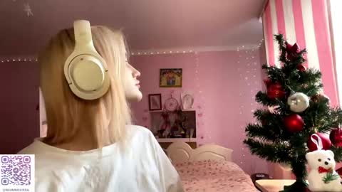 Snapshot of sagerosenblatt chatting on 12-15-25, 09:46 Melisa online show from 12-15-25, 09:46