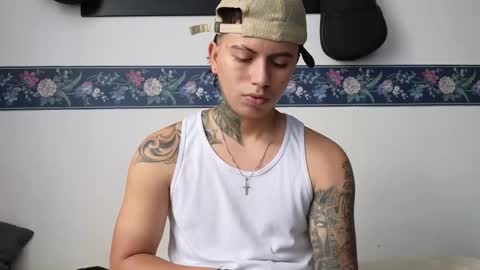 Snapshot of sahara_n_thiago chatting on 02-12-26, 02:34 Sahara y Thiago online show from 02-12-26, 02:34