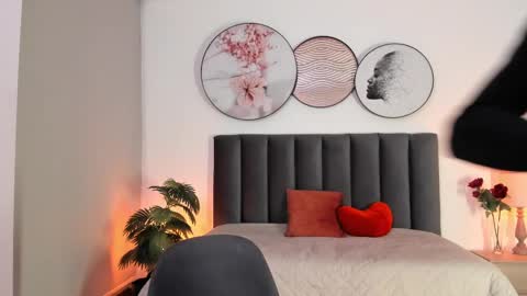 Snapshot of saharagarcia chatting on 02-20-25, 01:36 Sahara Garcia online show from 02-20-25, 01:36