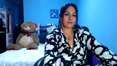 Snapshot of sahotlove1 chatting on 05-28-26, 04:32 Karina online show from 05-28-26, 04:32