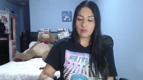 Snapshot of sahotlove1 chatting on 05-31-26, 06:20 Karina online show from 05-31-26, 06:20