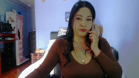 Snapshot of sahotlove1 chatting on 06-12-26, 06:29 Karina online show from 06-12-26, 06:29