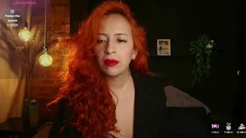 Snapshot of sahra_tayl0r_ chatting on 10-15-25, 02:06 SARA online show from 10-15-25, 02:06