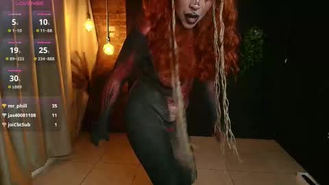 Snapshot of sahra_tayl0r_ chatting on 11-28-25, 05:37 SARA online show from 11-28-25, 05:37