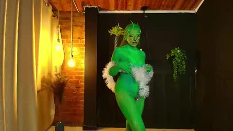 Snapshot of sahra_tayl0r_ chatting on 12-14-25, 06:01 SARA online show from 12-14-25, 06:01