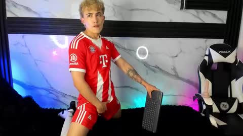 Snapshot of saimonvela chatting on 10-22-25, 04:46 Juan online show from 10-22-25, 04:46