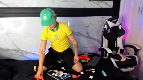 Snapshot of saimonvela chatting on 11-12-25, 06:25 Juan online show from 11-12-25, 06:25