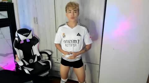 Snapshot of saimonvela chatting on 11-21-25, 01:43 Juan online show from 11-21-25, 01:43