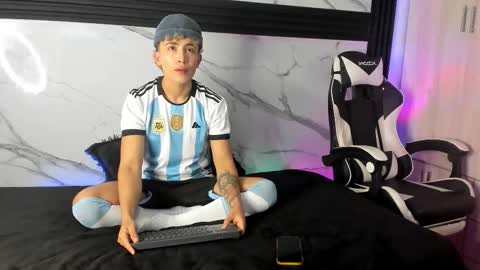 Snapshot of saimonvela chatting on 11-27-25, 04:14 Juan online show from 11-27-25, 04:14