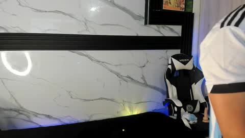 Snapshot of saimonvela chatting on 11-28-25, 11:02 Juan online show from 11-28-25, 11:02