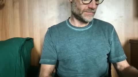 Snapshot of saint009 chatting on 06-04-26, 01:06 saint009 online show from 06-04-26, 01:06