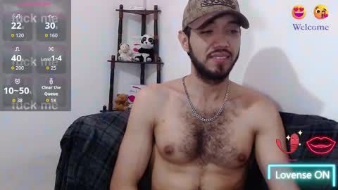 Snapshot of saint_castle chatting on 09-30-25, 12:32 Saint Castle online show from 09-30-25, 12:32