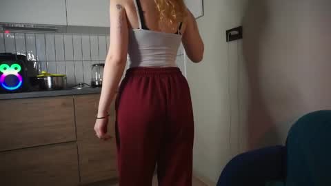 Snapshot of sairally chatting on 05-27-26, 01:57 Ariel online show from 05-27-26, 01:57