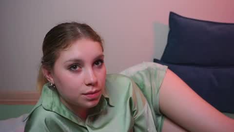 Snapshot of sairally chatting on 05-31-26, 06:09 Ariel online show from 05-31-26, 06:09