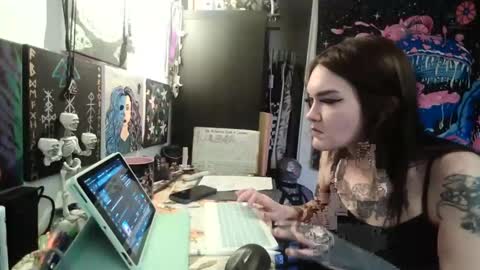 salemsslut online show from 02-03-25, 01:19