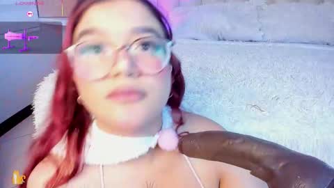 Snapshot of sally_white_ chatting on 10-29-25, 04:59 Sally White online show from 10-29-25, 04:59