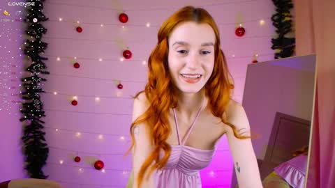 Snapshot of sallybiscuit chatting on 12-21-24, 10:50 Sally online show from 12-21-24, 10:50