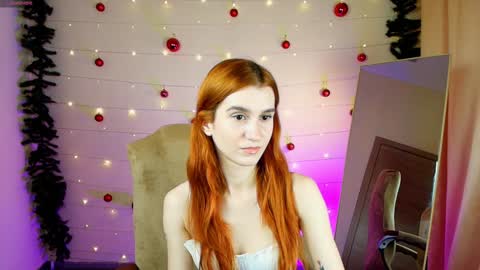 Snapshot of sallybiscuit chatting on 12-22-24, 10:28 Sally online show from 12-22-24, 10:28