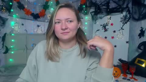 Snapshot of sallyverda chatting on 10-24-25, 05:42 Sally online show from 10-24-25, 05:42