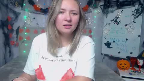 Snapshot of sallyverda chatting on 10-30-25, 07:14 Sally online show from 10-30-25, 07:14