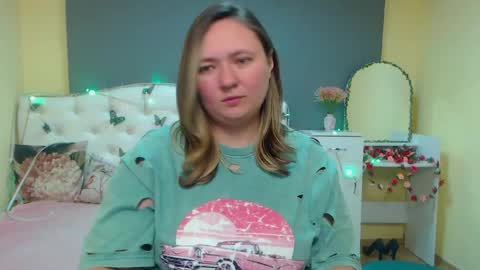 Snapshot of sallyverda chatting on 04-21-26, 01:42 Sally online show from 04-21-26, 01:42