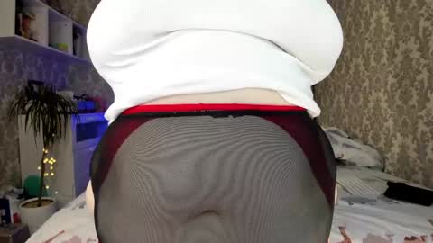 Snapshot of salma_queen chatting on 12-25-24, 03:49 SalmaRoth online show from 12-25-24, 03:49