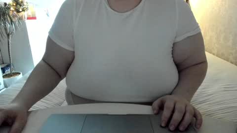 Snapshot of salma_queen chatting on 01-15-25, 11:40 SalmaRoth online show from 01-15-25, 11:40