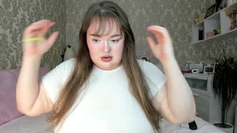 Snapshot of salma_queen chatting on 10-12-25, 09:25 SalmaRoth online show from 10-12-25, 09:25