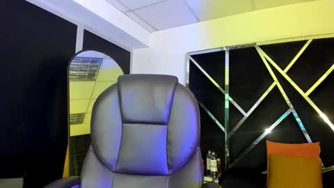 salmaportman_ online show from 10-23-25, 02:33