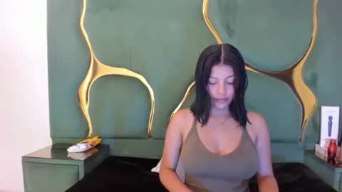 salmaportman_ online show from 10-26-25, 03:45