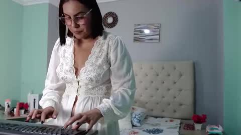 Isabel online show from 10-08-25, 12:47
