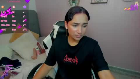 Snapshot of salome_rojas_ chatting on 07-26-26, 04:25 Salome online show from 07-26-26, 04:25