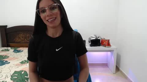 Snapshot of salome_sweet4_ chatting on 02-25-25, 01:17 salome online show from 02-25-25, 01:17