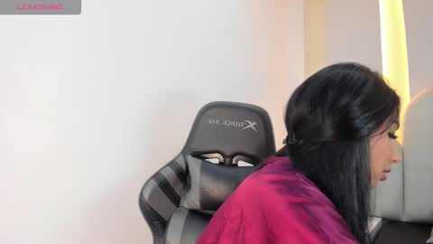 Snapshot of salomebell chatting on 12-17-25, 08:59 online show from 12-17-25, 08:59