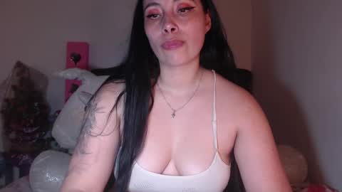 Snapshot of salomefox2 chatting on 02-11-25, 04:22 yenny online show from 02-11-25, 04:22