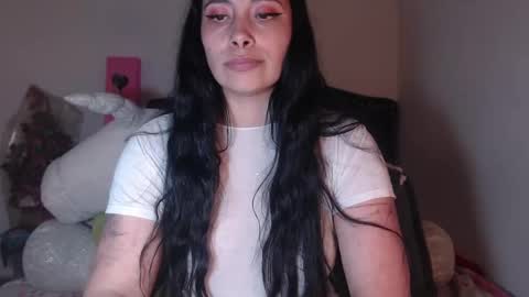 Snapshot of salomefox2 chatting on 02-19-25, 07:39 yenny online show from 02-19-25, 07:39