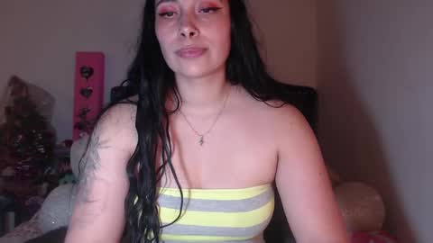 Snapshot of salomefox2 chatting on 02-23-25, 04:07 yenny online show from 02-23-25, 04:07