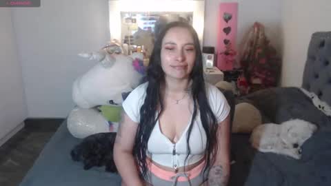 Snapshot of salomefox2 chatting on 09-11-25, 10:32 yenny online show from 09-11-25, 10:32
