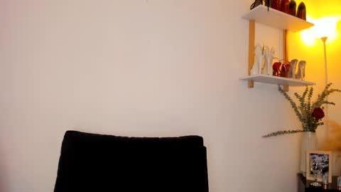 Snapshot of salomekross_ chatting on 02-26-25, 07:53 Salome Kross online show from 02-26-25, 07:53