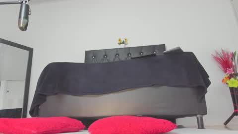 Snapshot of salomeswet chatting on 05-15-26, 11:12 martina online show from 05-15-26, 11:12