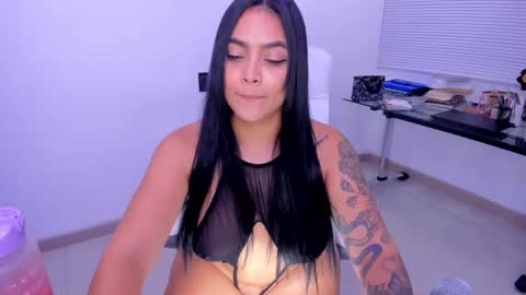 Snapshot of salommecruz01 chatting on 02-23-25, 11:14 Salomme Cruz online show from 02-23-25, 11:14